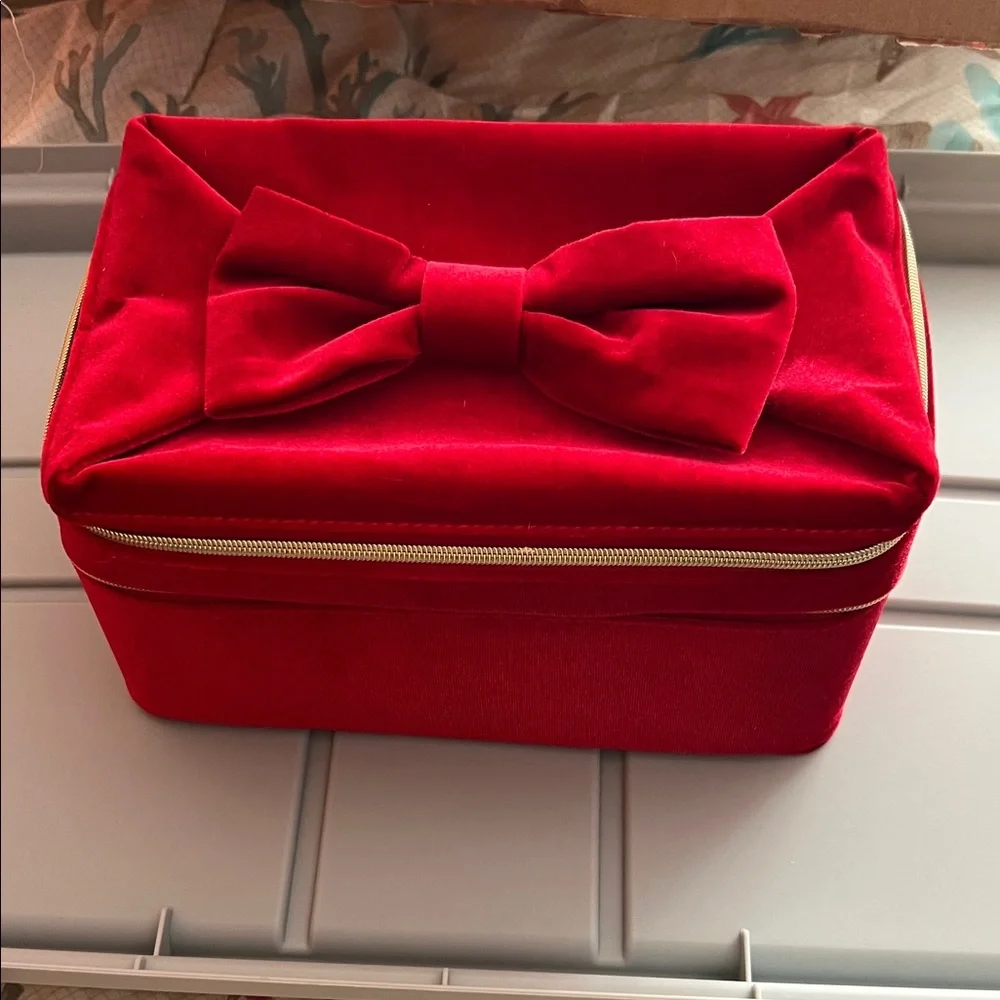 Estee Lauder Red Velvet Makeup Organizer